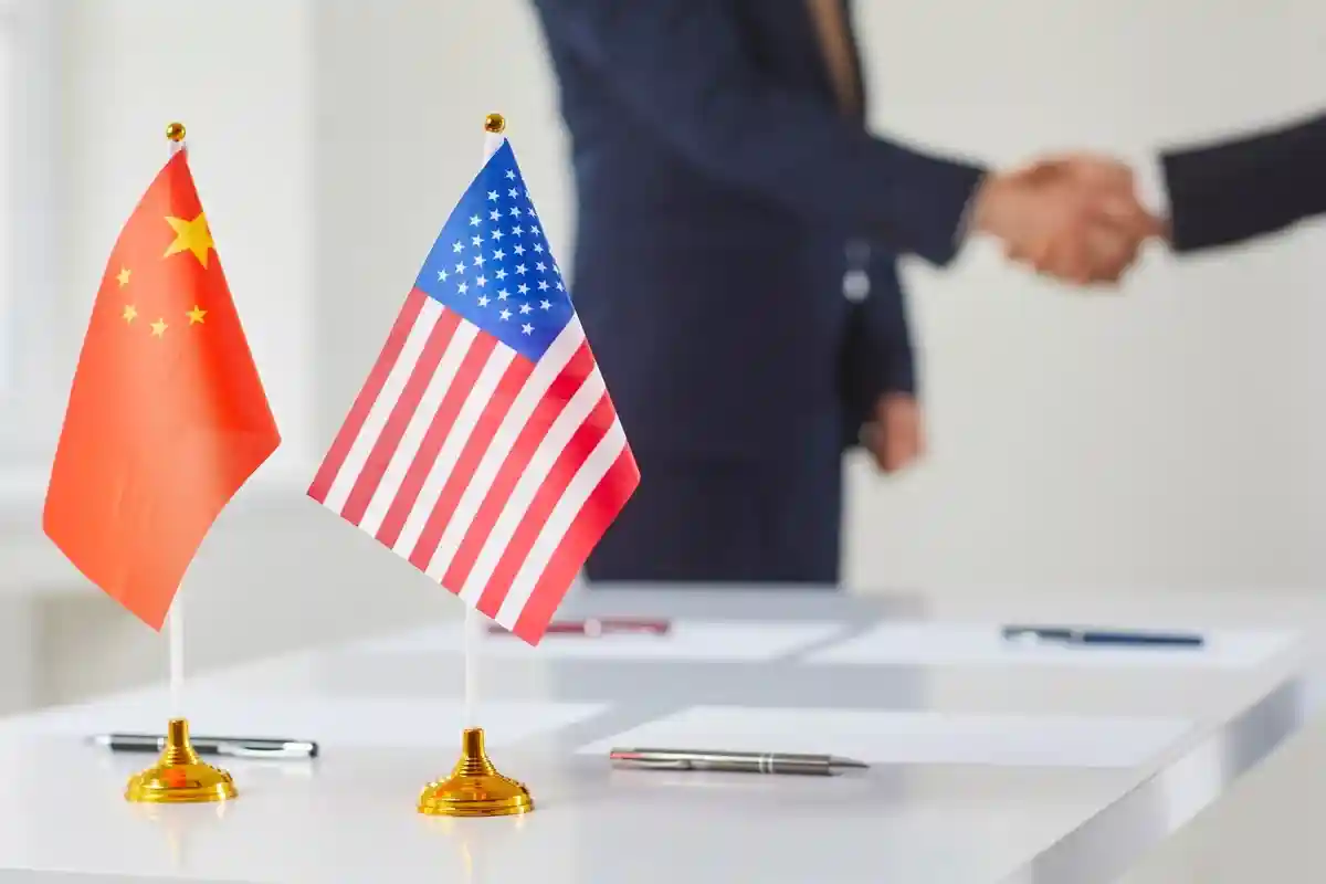 США провели телефонные переговоры c КНР: сотрудничество может быть налажено. Фото: Studio Romantic / Shutterstock