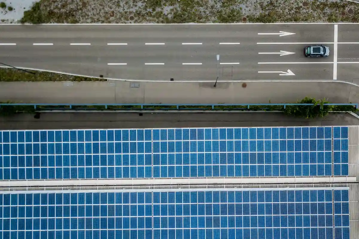 Стоимость солнечной энергетики будет расти: проектная деятельность. Фото: swissdrone / Shutterstock