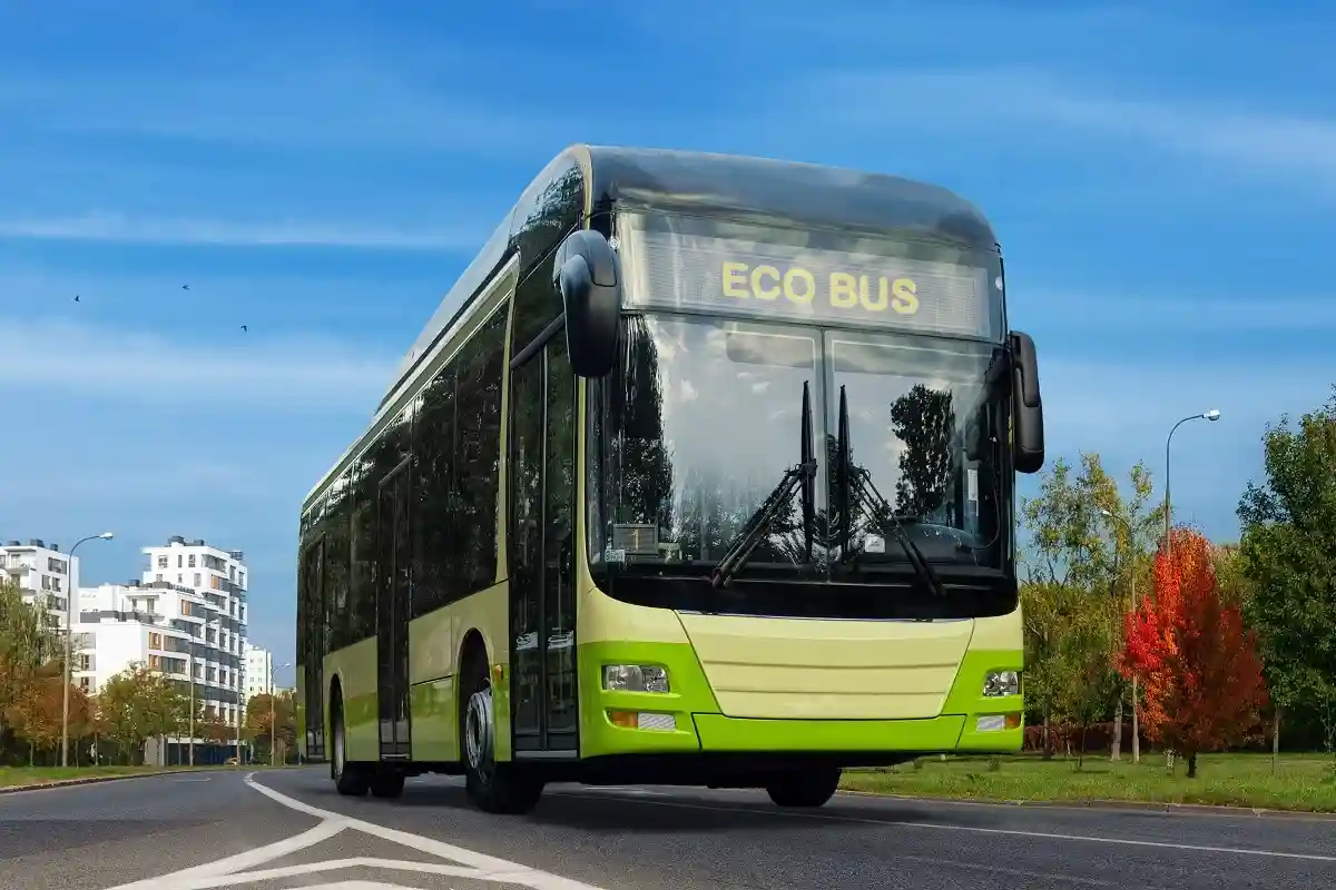  Директива ЕС о чистых транспортных средствах стимулирует спрос на автобусы с аккумуляторными батареями в городском транспорте. Фото: K.Sorokin / shutterstock.com