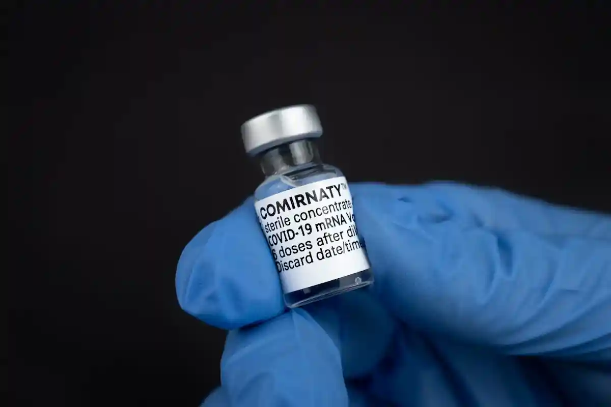 Стоит ли вакцинироваться от Covid-19 в пятый раз? Фото: Mika Baumeister / unsplash.com