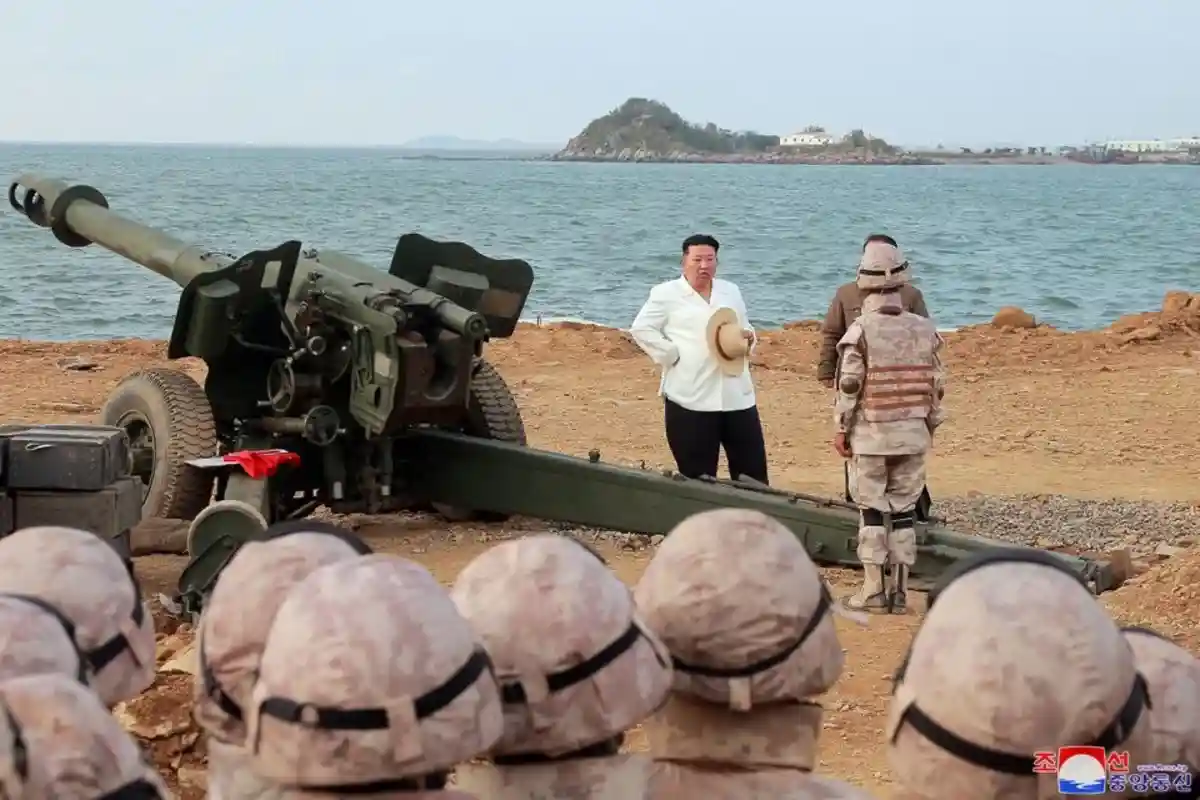 Учебные пуски ядерного оружия — это ответ на развертывание ВМФ возле Южной Кореи. Фото: KCNA