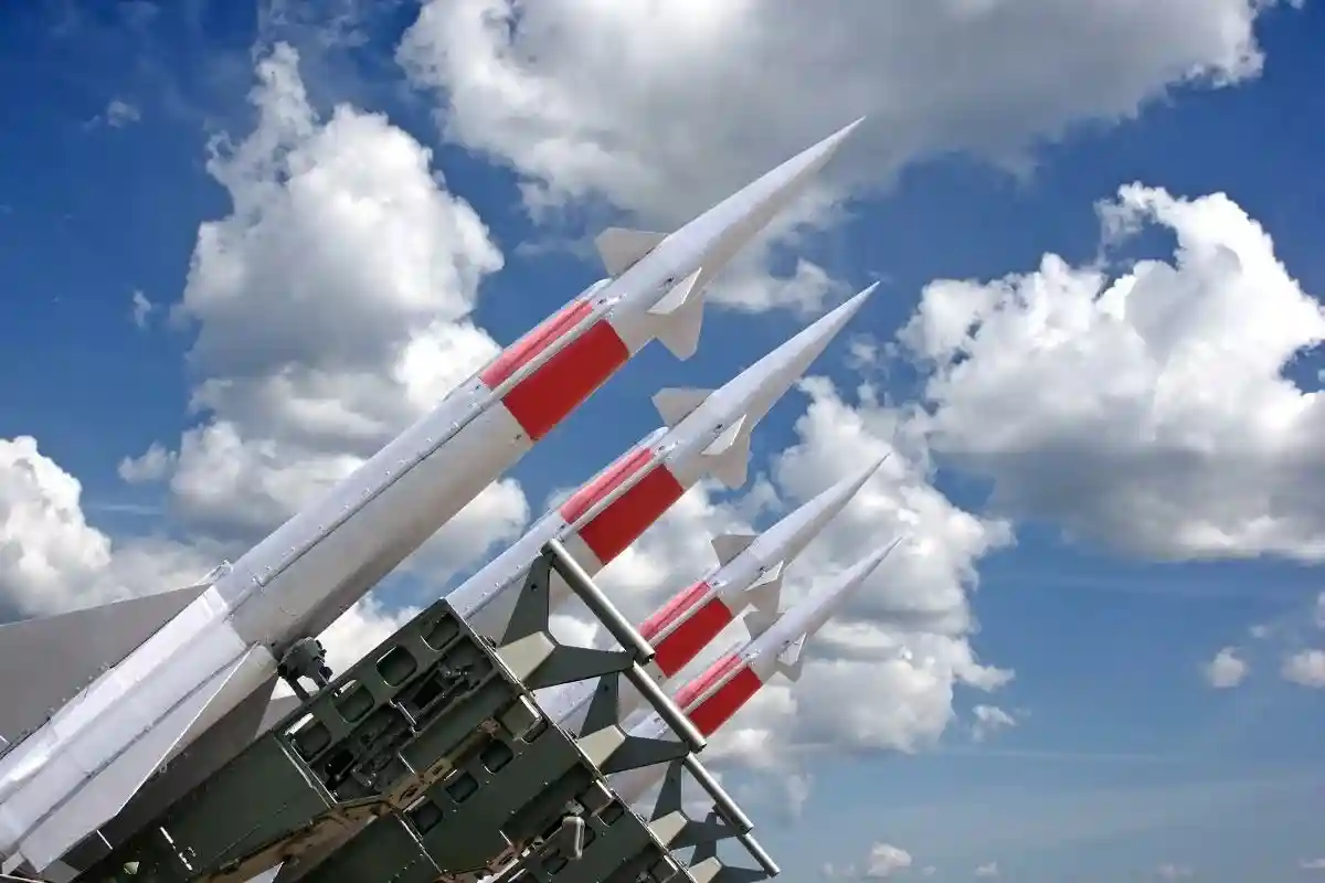 Украина может получить ПВО старого образца для защиты от ракет и дронов России. Фото: Anatoliy Kosolapov / shutterstock.com