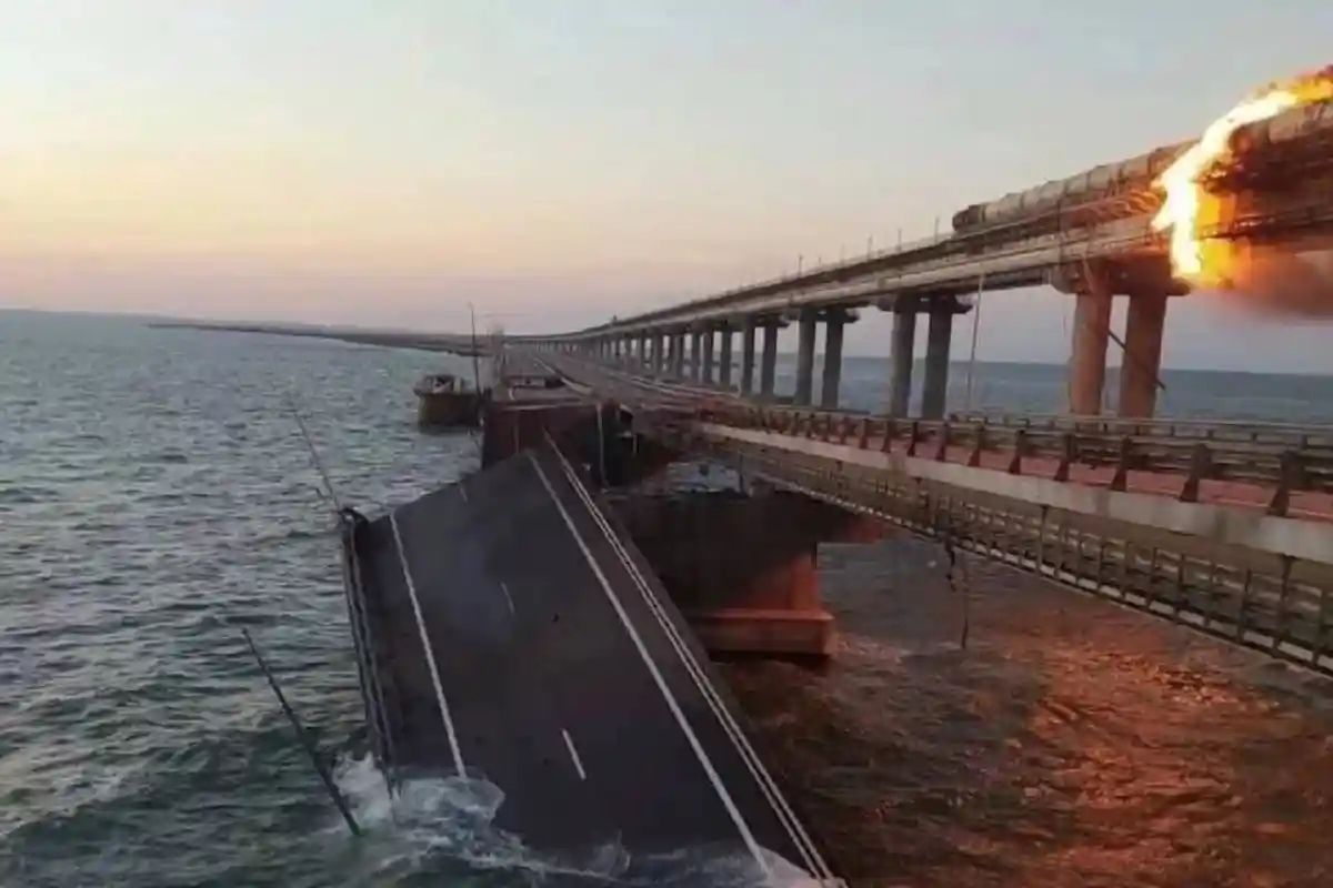 Украина взорвала Крымский мост