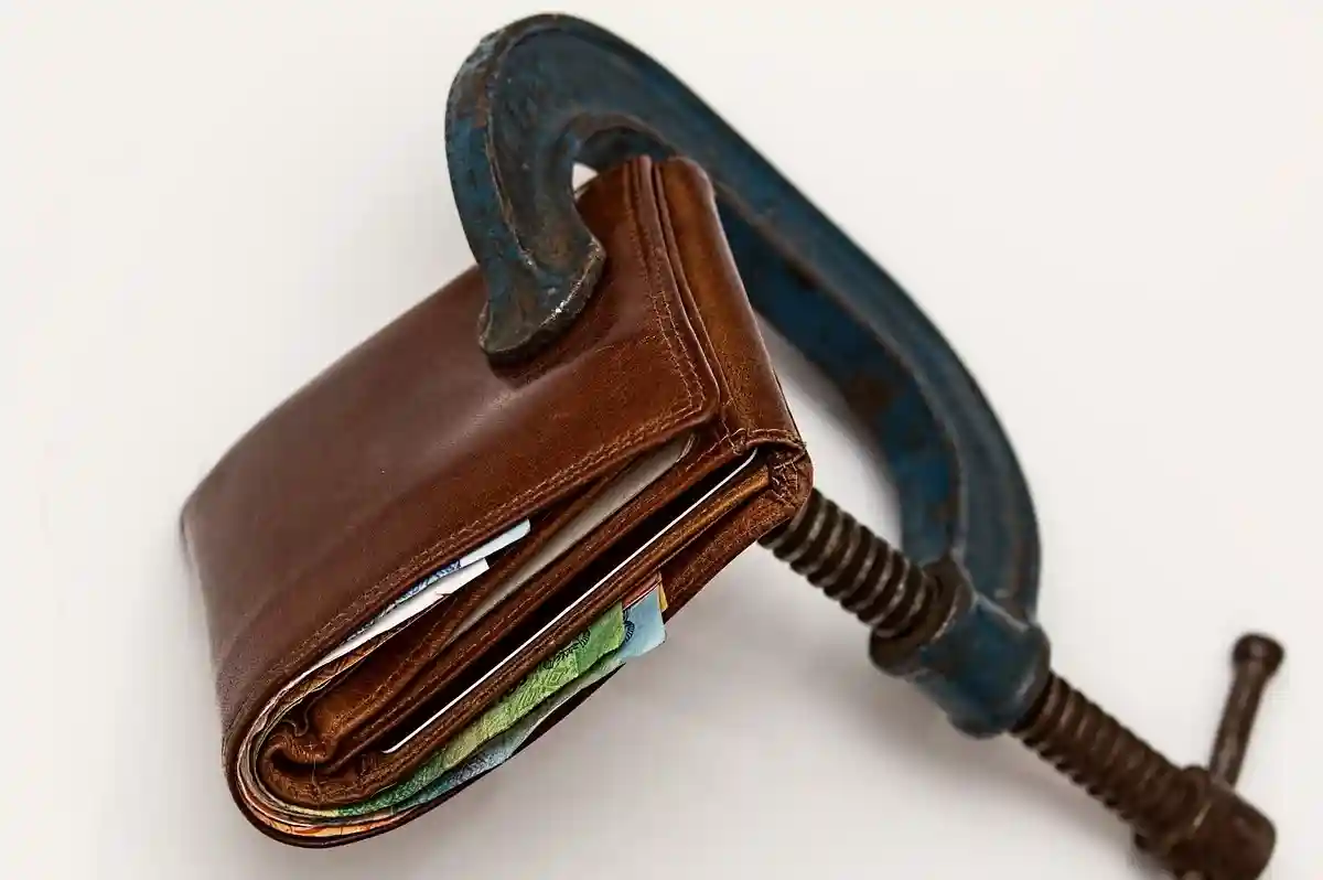 Из-за двузначной инфляции немцам придется затянуть потуже пояса. Фото: Steve Buissinne / pixabay.com