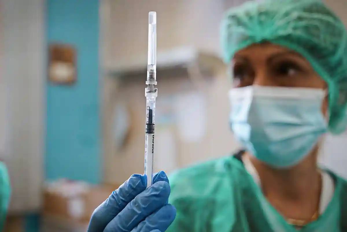 В Италии врачам разрешили работать без прививки от коронавируса. Фото: MikeDotta / shutterstock.com