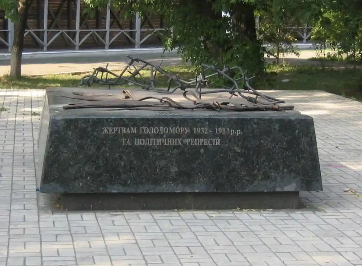 В Мариуполе демонтировали мемориал жертвам голодомора. Фото: ru.wikipedia.org