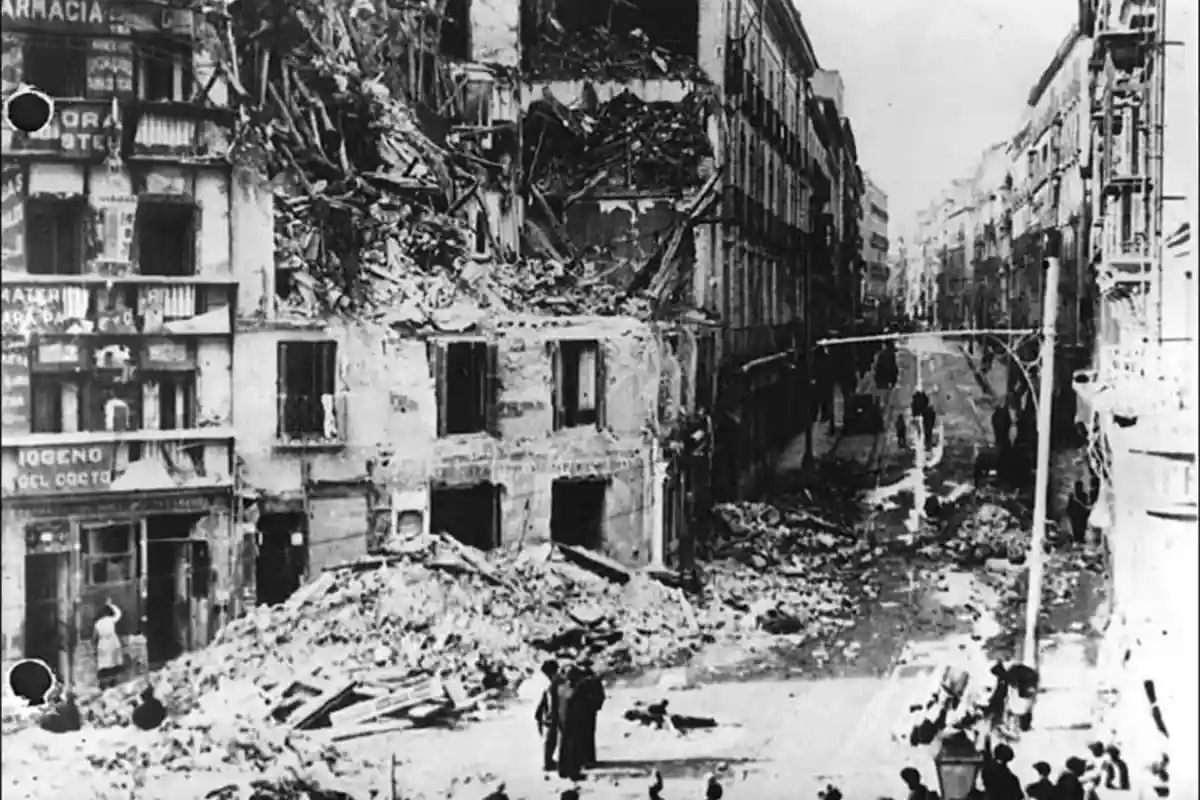 Виртуальный музей гражданской войны в Испании. Фото: Последствия бомбардировки Мадрида. 3 декабря 1936 г. Фотоателье Хоффмана. Берлин. 
