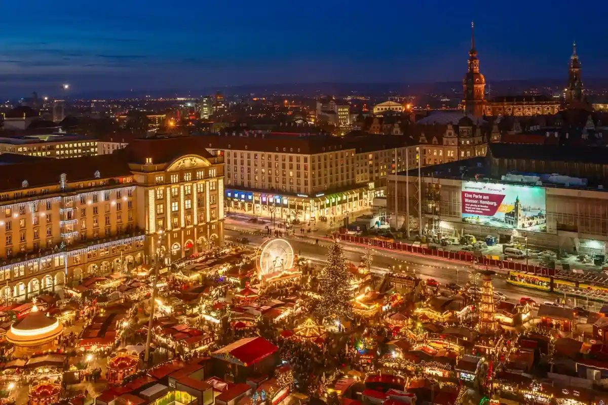 7 рождественских ярмарок в Германии, которые открываются на следующей неделе: Streizelmarkt в Дрездене. Фото: Ugis Riba / Shutterstock