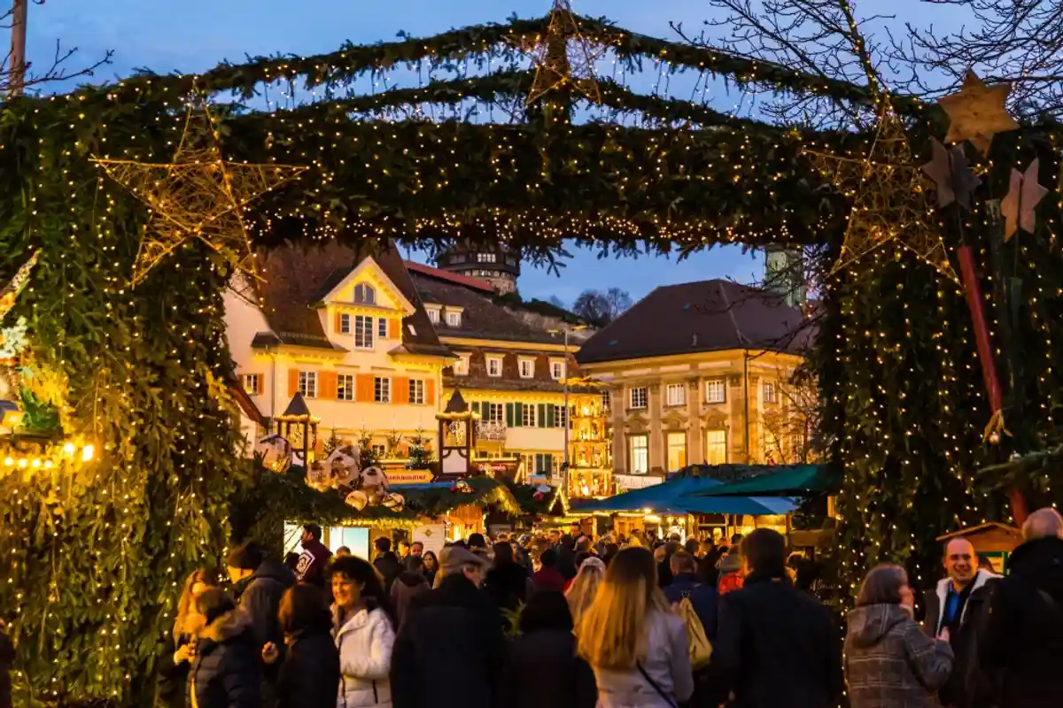 Рождественский рынок в Эсслингене (Esslingen am neckar). Фото: Simon Dux Media / Shutterstock