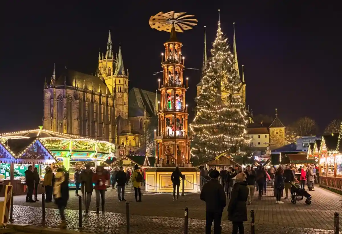 Рождественская ярмарка в Эрфурте. Фото: Mikhail Markovskiy / Shutterstock