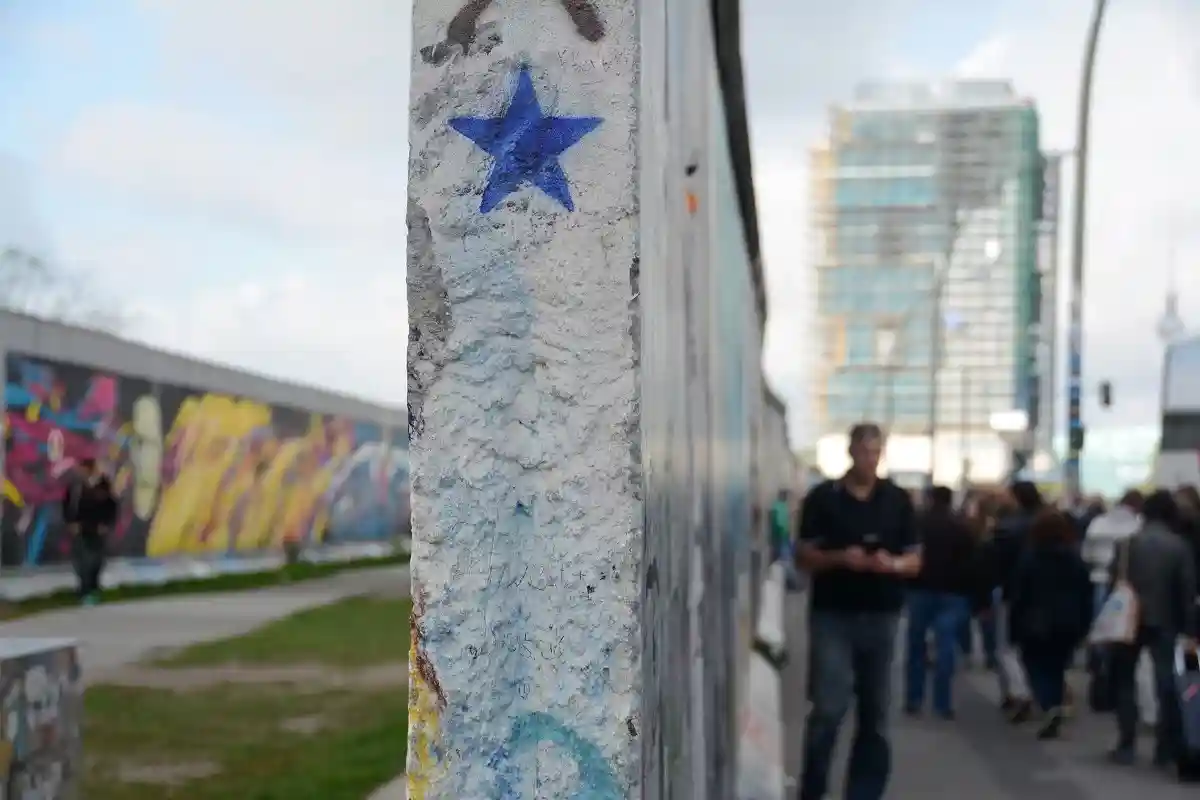 Берлин празднует падение стены