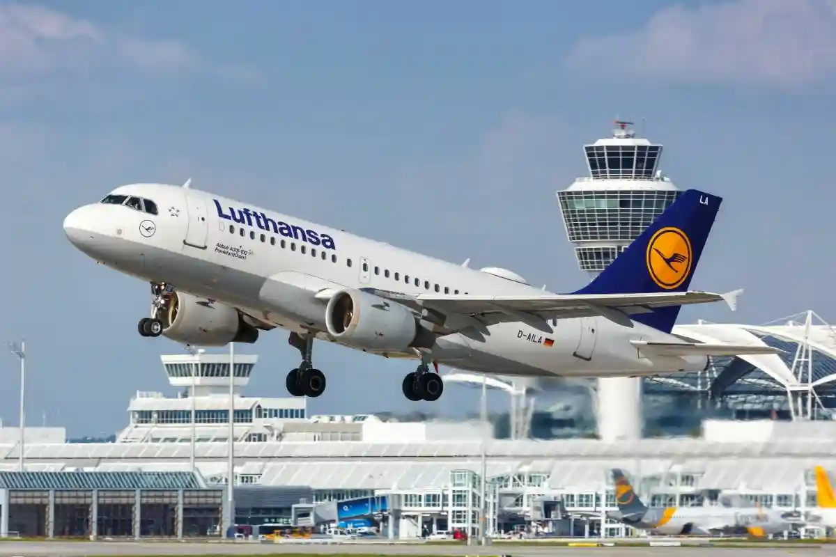 Бортпроводники Lufthansa