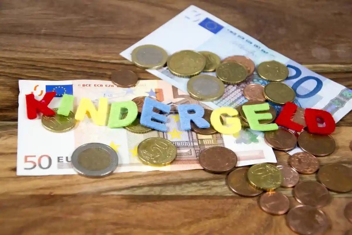 Детское пособие Kindergeld увеличат до 250 евро. Фото: Daniela Staerk / Shutterstock.