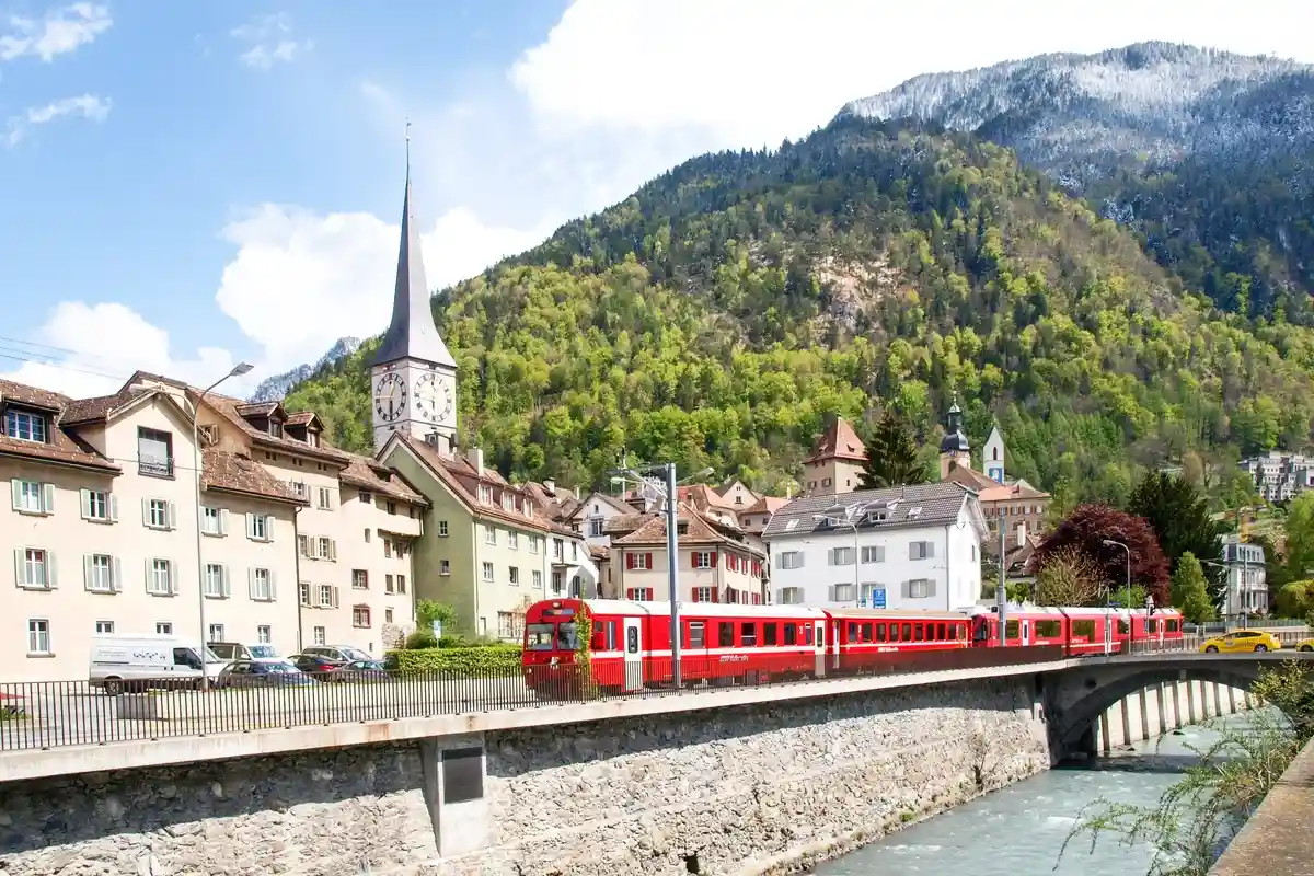 Поезда Deutsche Bahn не прибывают вовремя в Швейцарию очень часто. Фото: Mor65_Mauro Piccardi / Shutterstock.
