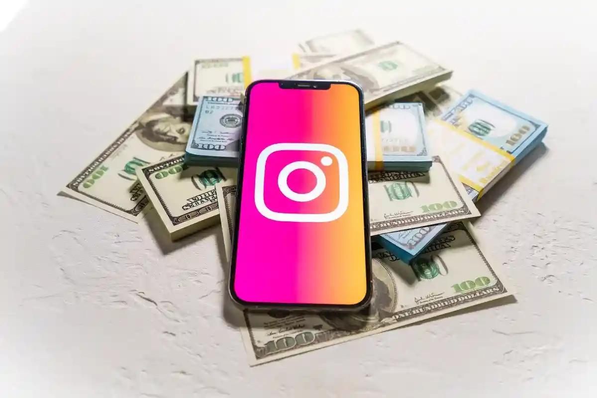 Классический способ заработать деньги на Instagram - использовать свой профиль в качестве рекламной площадки.