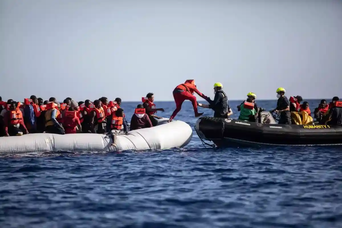 Humanity 1 принадлежит организации SOS-Humanity, которая спасает мигрантов в Средиземном море. Фото: sos-humanity.org