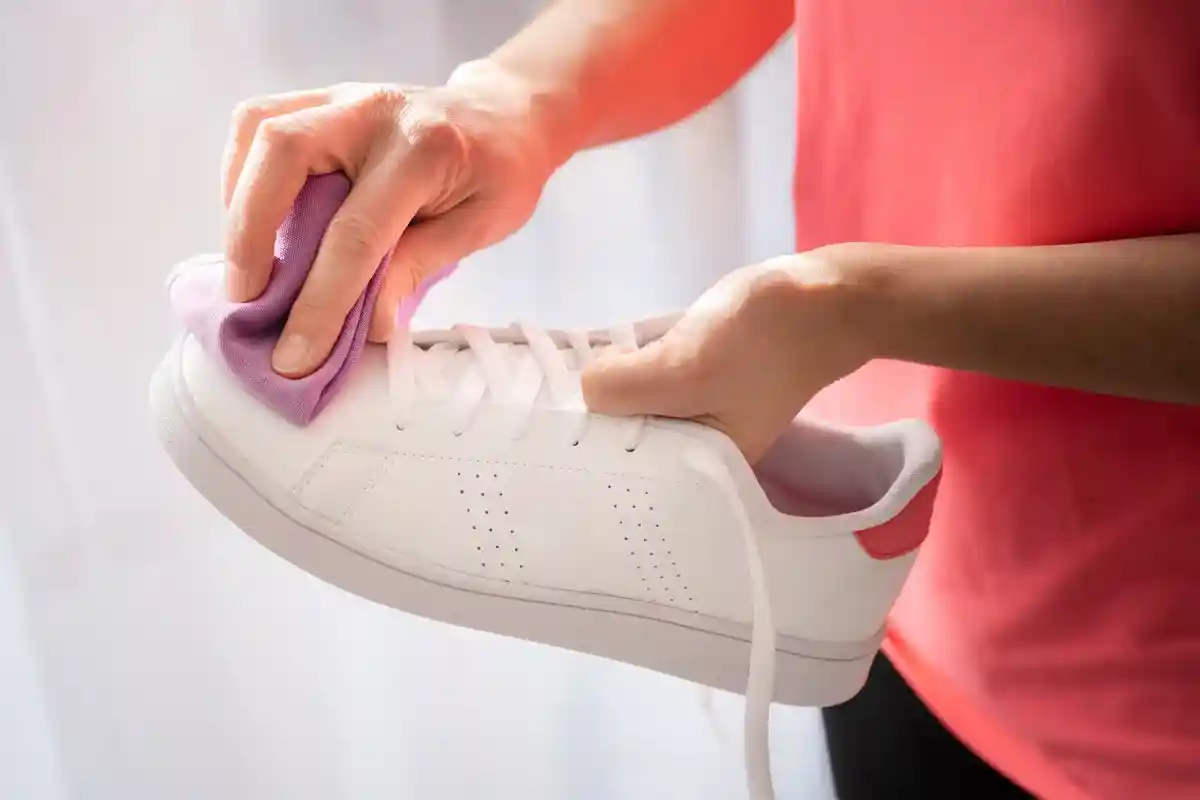 Как почистить белые кроссовки, чтобы они были как новые