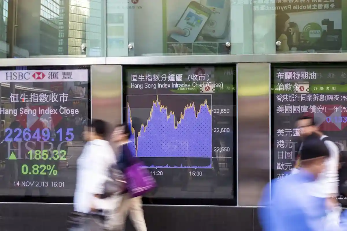 Китайские акции выросли на триллион долларов за неделю. Фото: Daniel Fung / Shatterstock.com