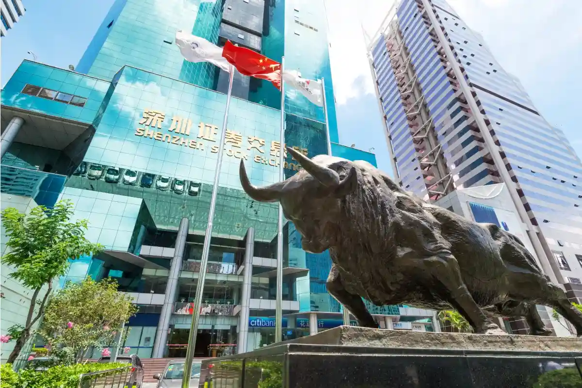 Китайские рынки ожидает волатильность при сохранении нулевой политики Covid
