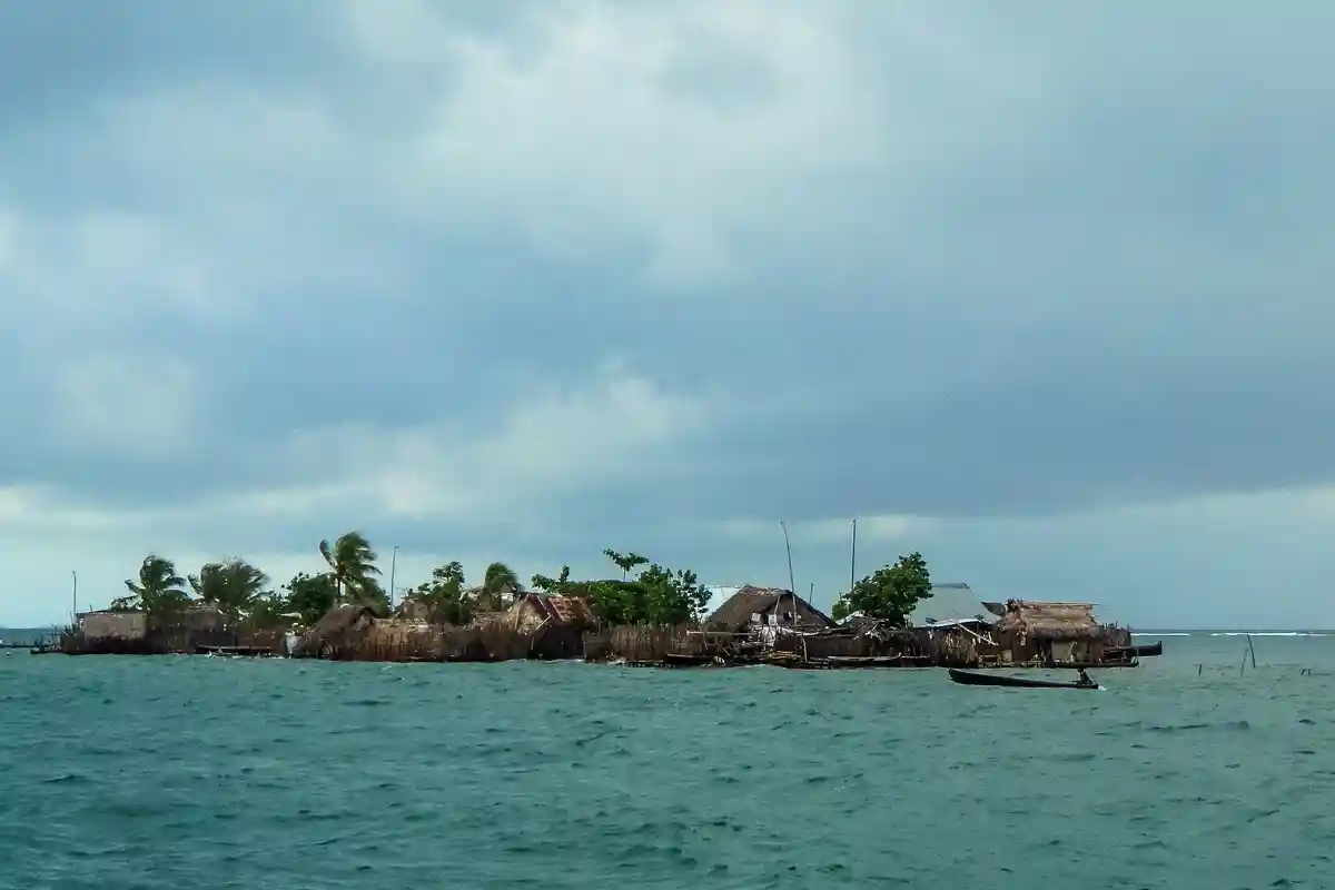 На Карибах эвакуируют целый остров, который тонет на глазах фото 1