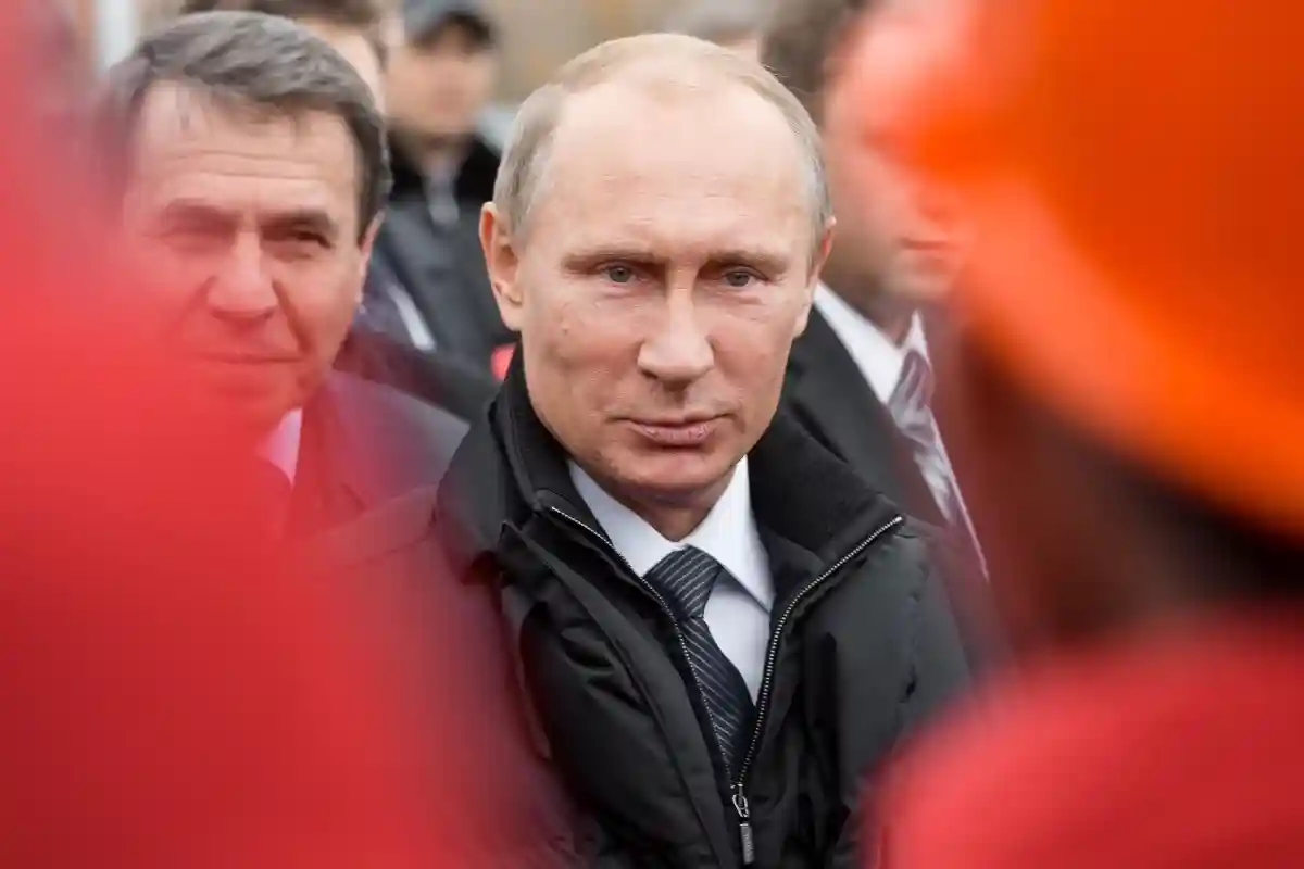 Путин видит реакцию народа на мобилизацию. Фото: Mr. Tempter / Shutterstock.com