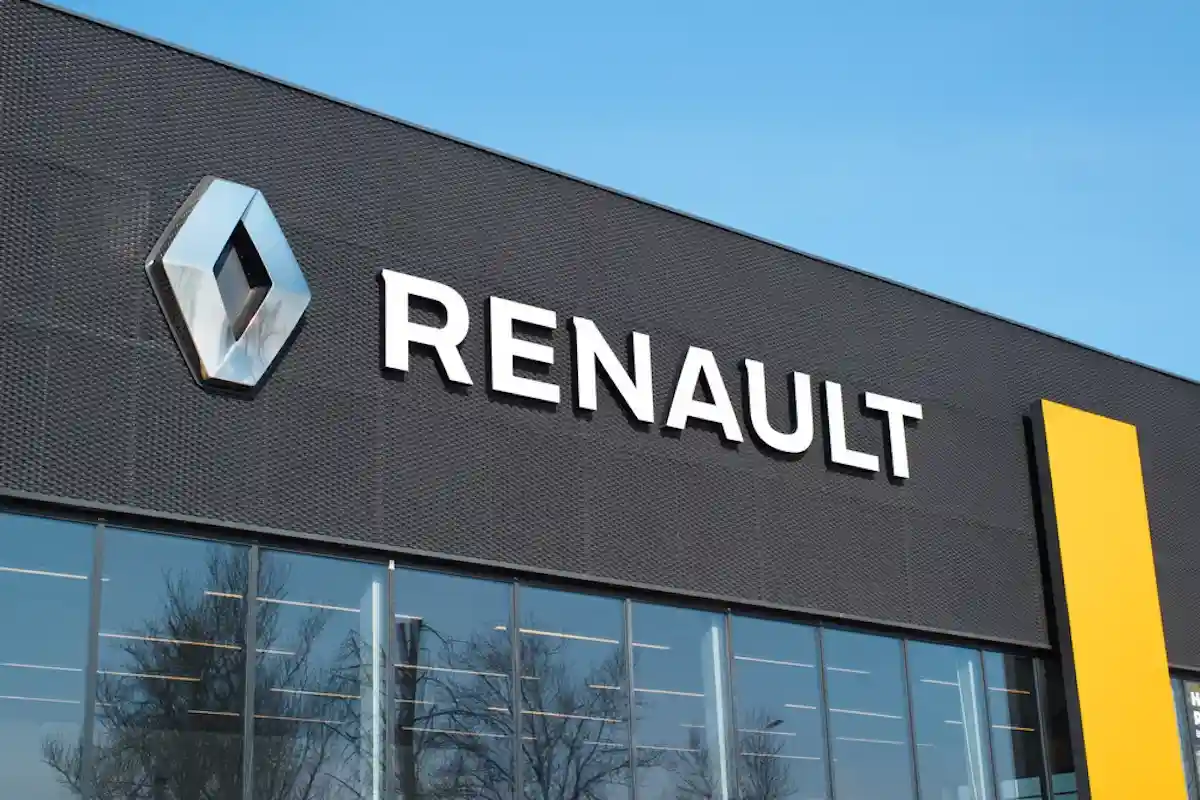 Renault разделится на 5 компаний для увеличения прибыли. Фото: Sergio Photone / Shatterstock.com