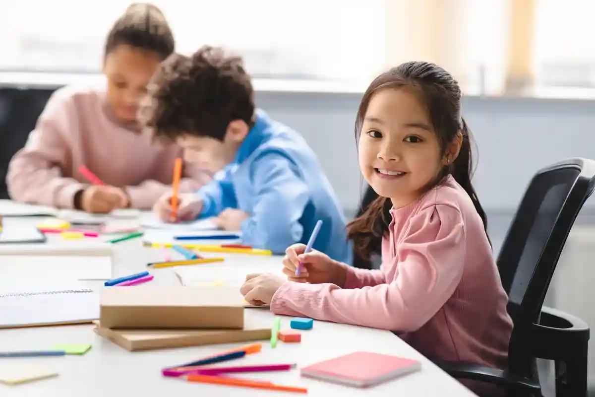 Школы Англии: сокращение активностей и программ для детей. Фото: Prostock-studio / Shutterstock
