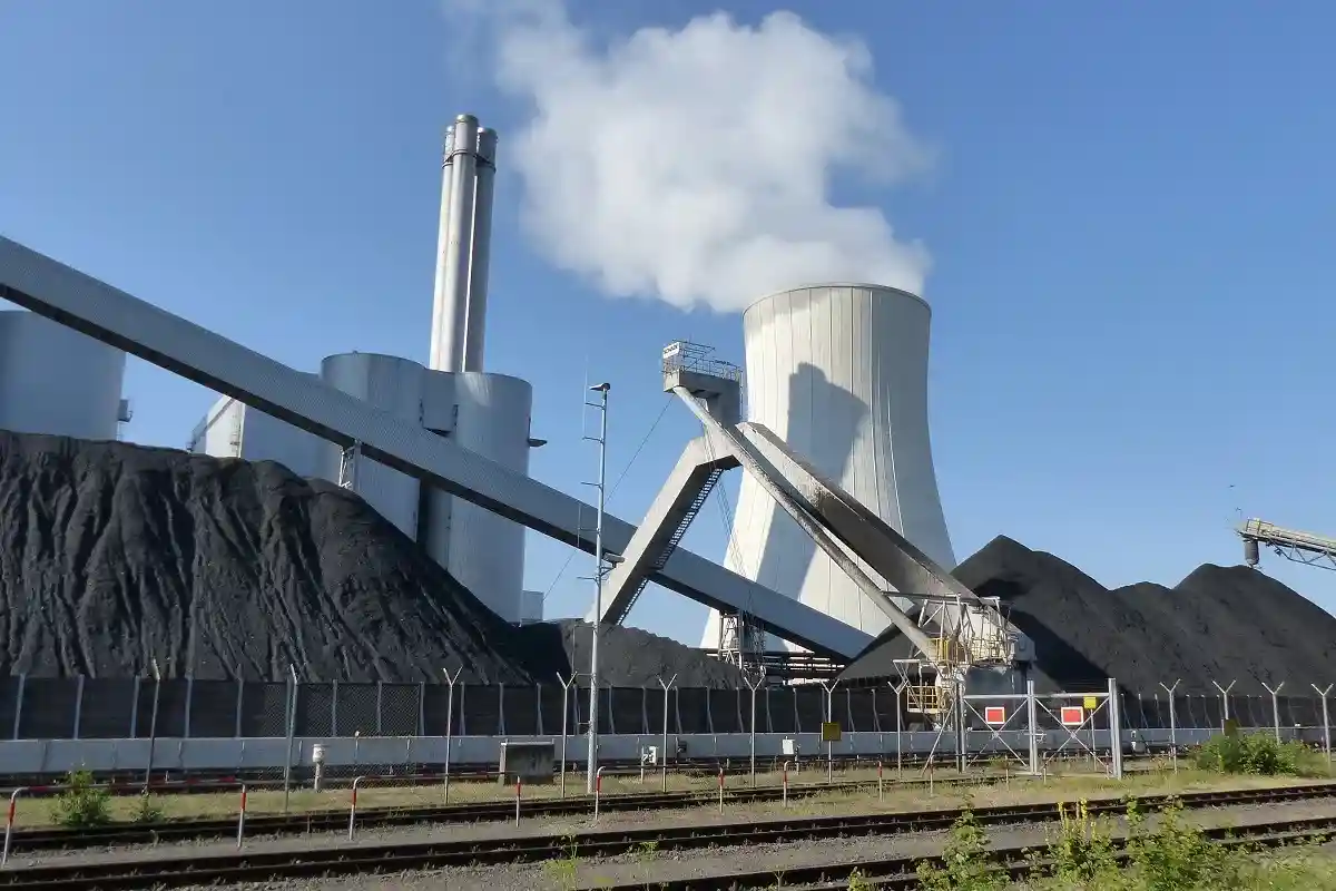Германия снова подключила угольные электростанции к сети на короткое время по необходимости. Фото: guentermanaus / shutterstock.com