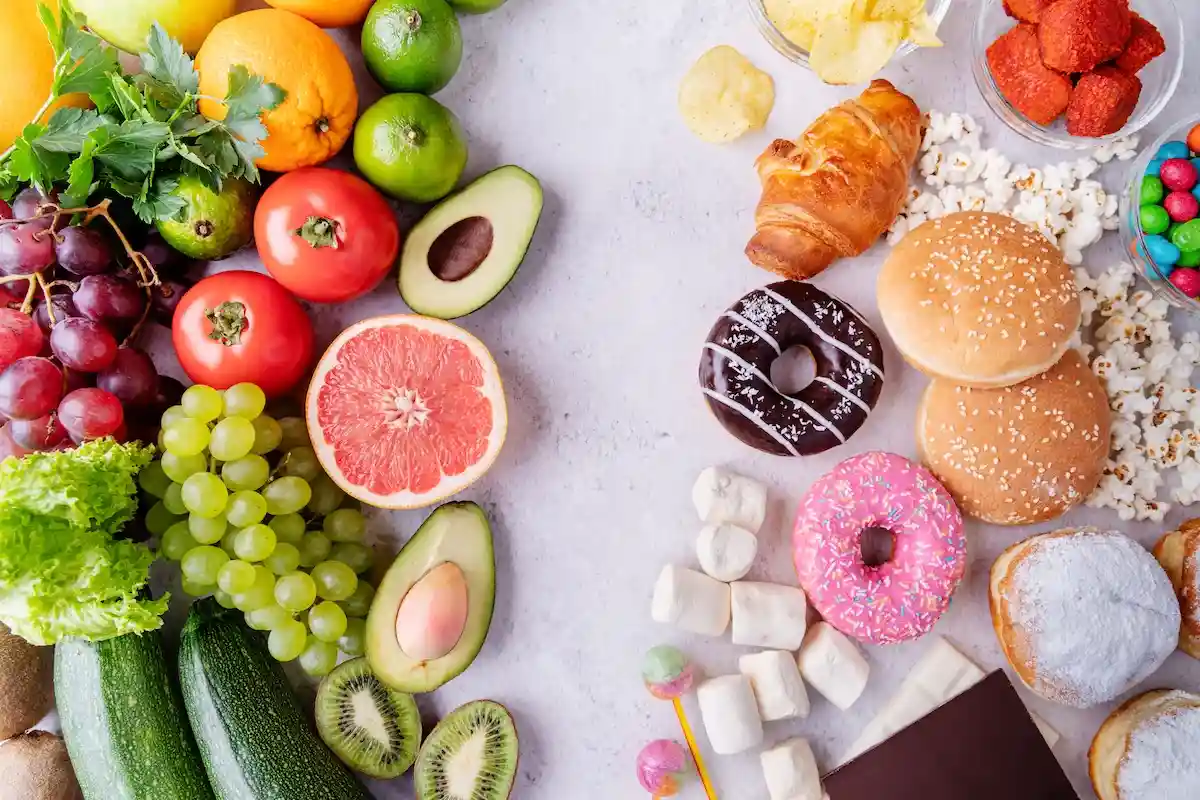 Сахар содержится не только в выпечке, но и во фруктах и овощах. Фото: ilona.shorokhova / Shutterstock.com