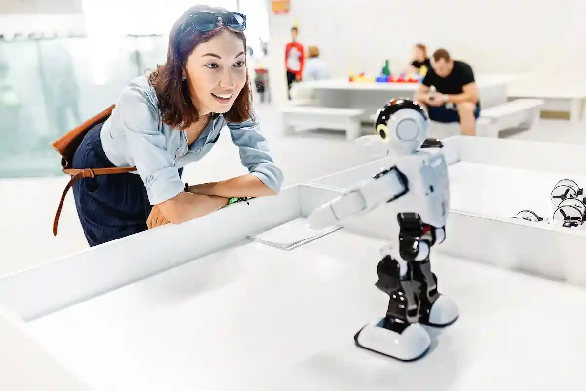 В немецких ресторанах станет больше роботов из-за нехватки кадров. Фото: frantic00 / Shutterstock.com. 
