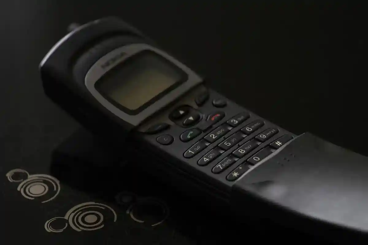 Nokia 8110 из фильма «Матрица» тоже вырос в цене. Фото: Andrey Blumenfeld / Shutterstock.com
