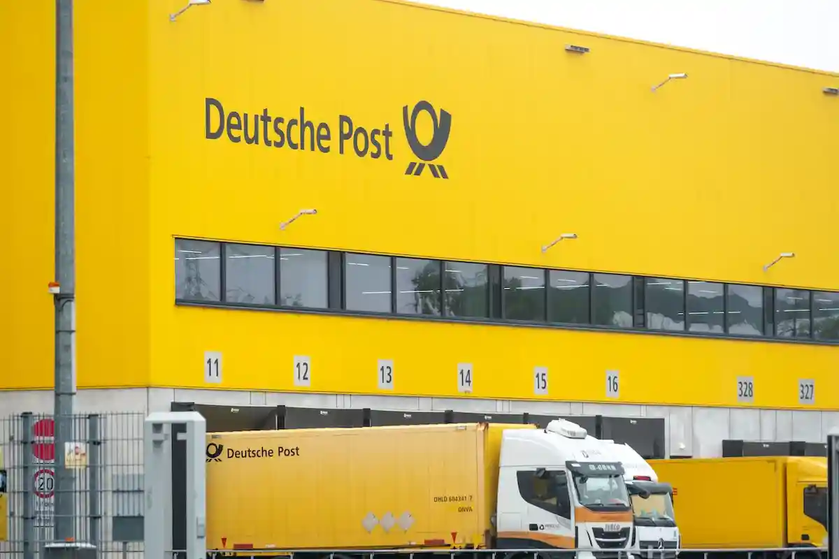 Письма приходят с опозданием: в Германии удвоились жалобы на Deutsche Post. Фото: Cineberg / Shutterstock.com. 