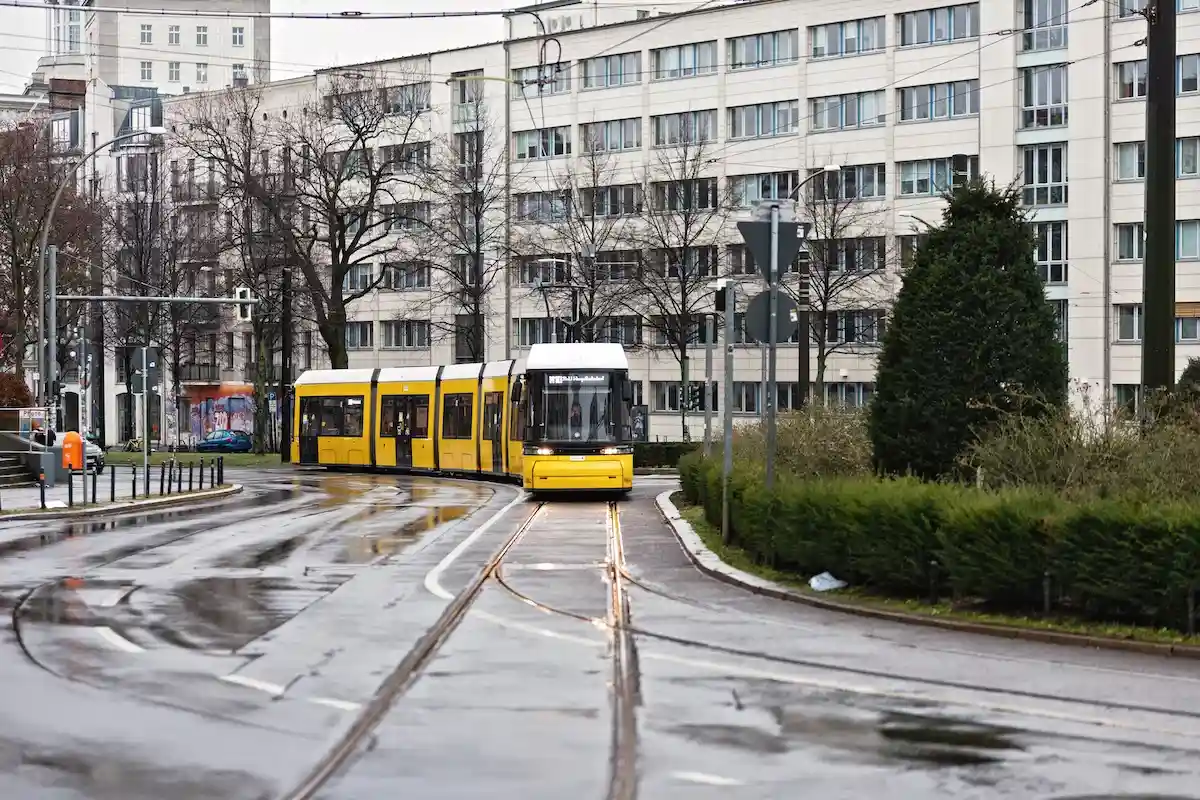 В Германии раскритиковали новый билет на общественный транспорт, а также запланированную помощь беженцам. Фото: Aleksejs Bocoks / aussiedlerbote.de.