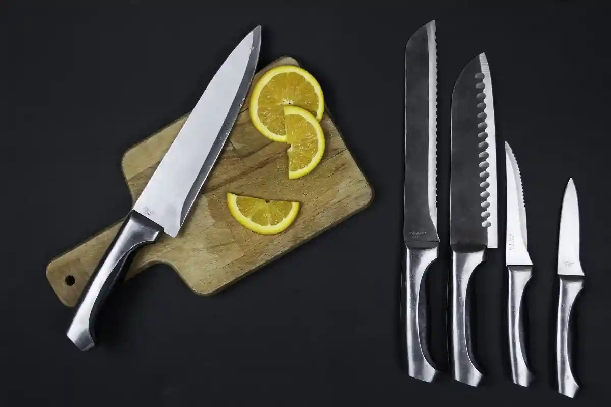 Помещать хорошие ножи в посудомоечную машину — это не лучшая идея. Фото: Pixabay. 