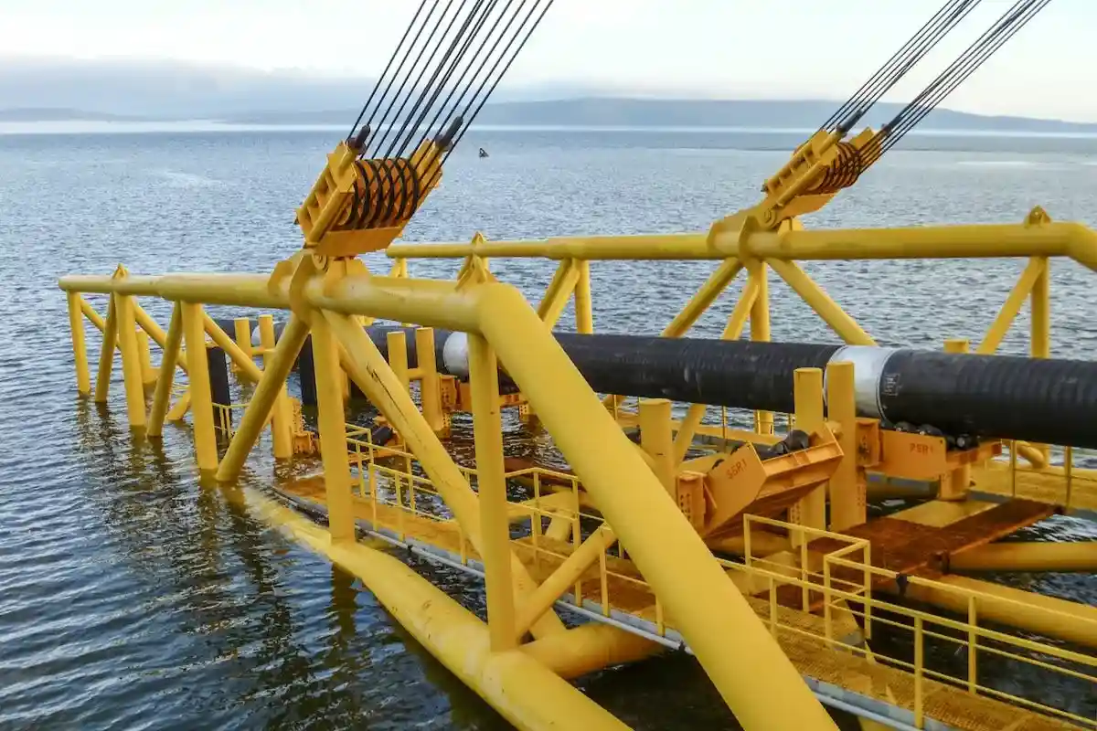 Две нитки будущего трубопровода будут проходить по дну Черного моря параллельно имеющемуся Турецкому трубопроводу. Фото: Fly Of Swallow Studio / shutterstock.com