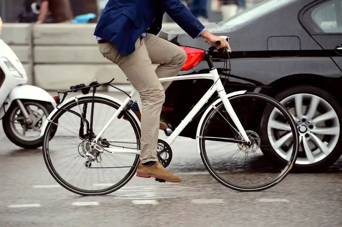 Заблуждения о ПДД в Германии: ТОП-14. Велосипедисты должны ехать по велосипедной дорожке. Фото: connel / Shutterstock