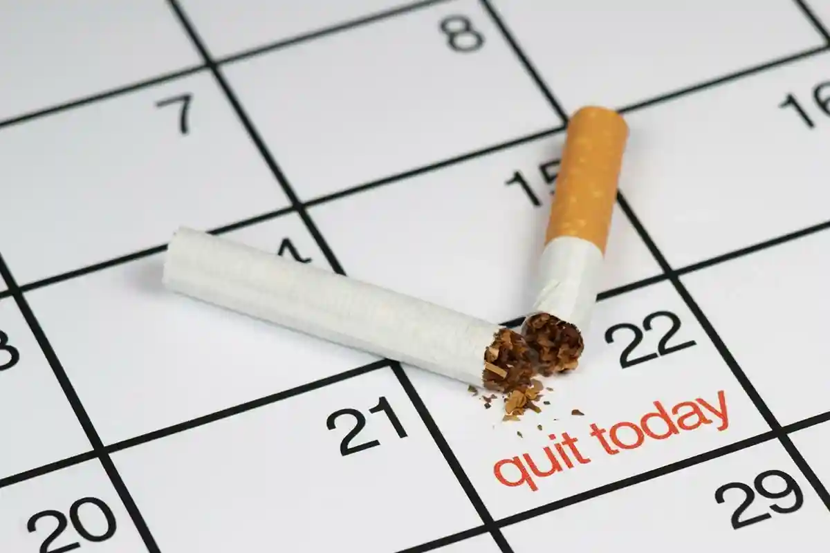 Принять новогоднюю резолюцию, например, бросить курить в новом году. Фото: shutterstock.com