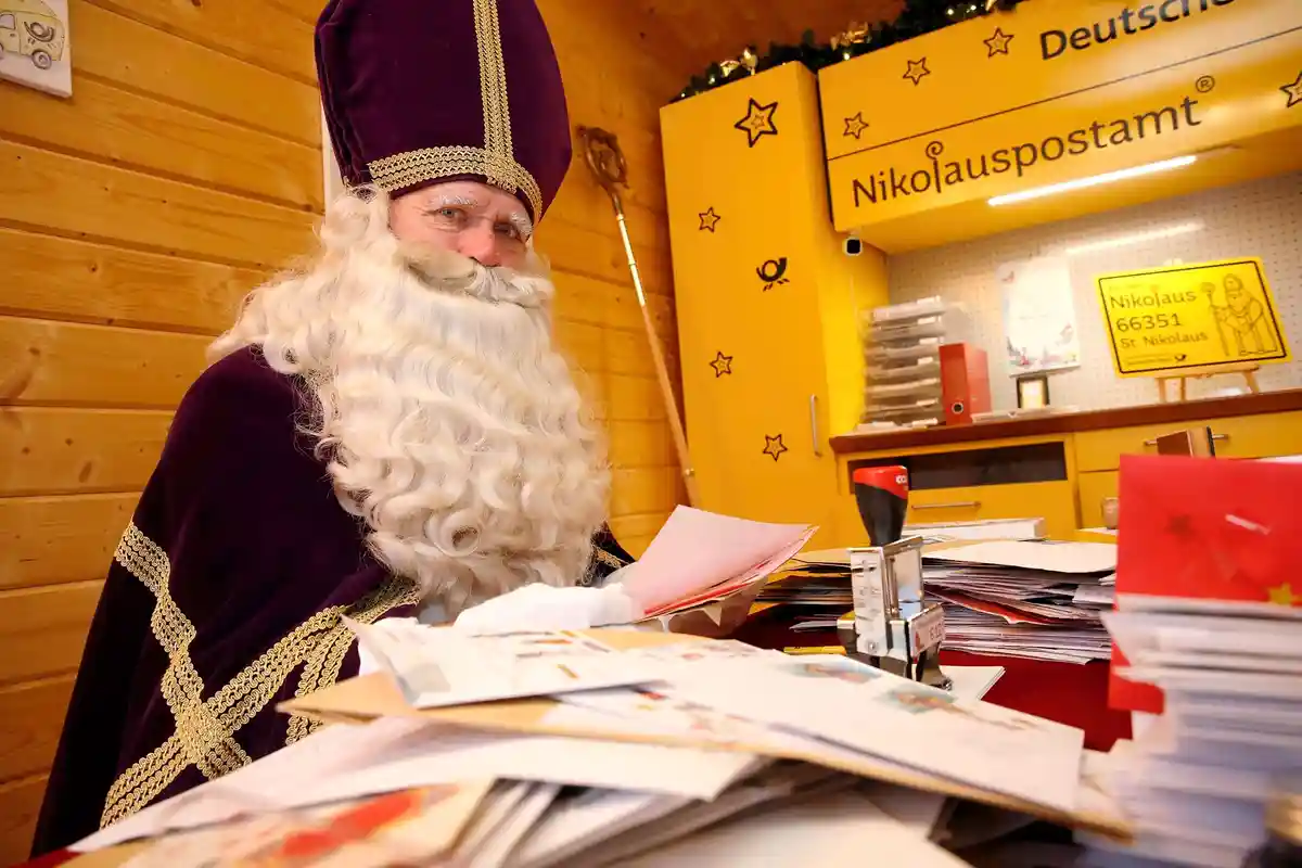 Святой Николай в почтовом отделении Святого Николая