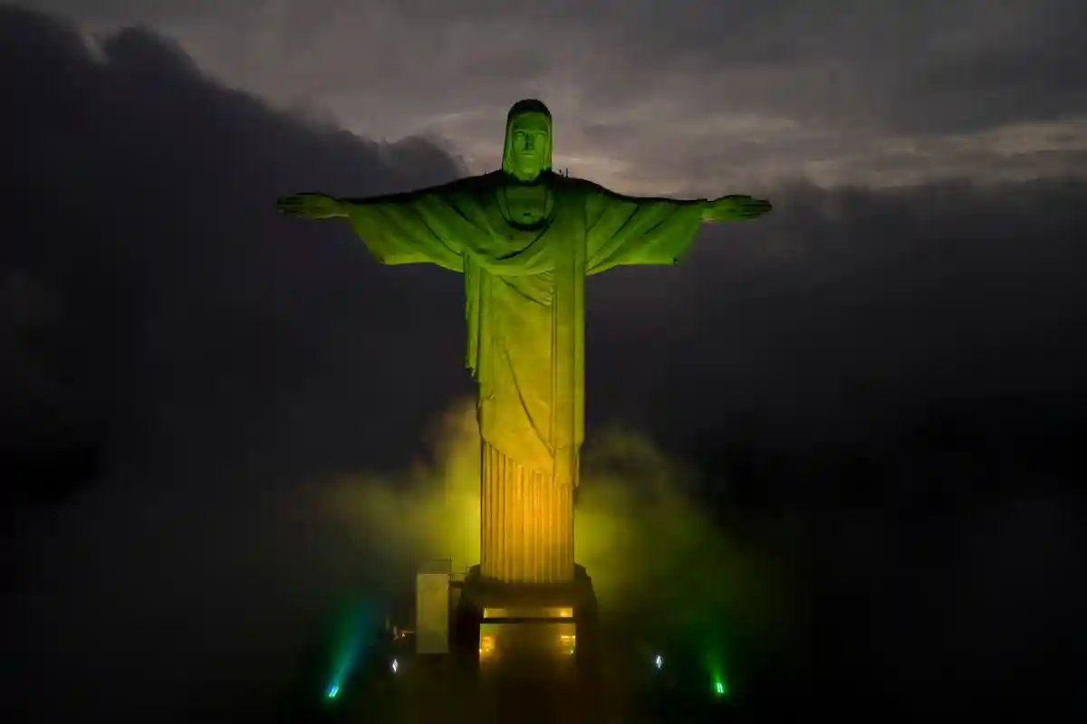 Бразилия оплакивает Пеле