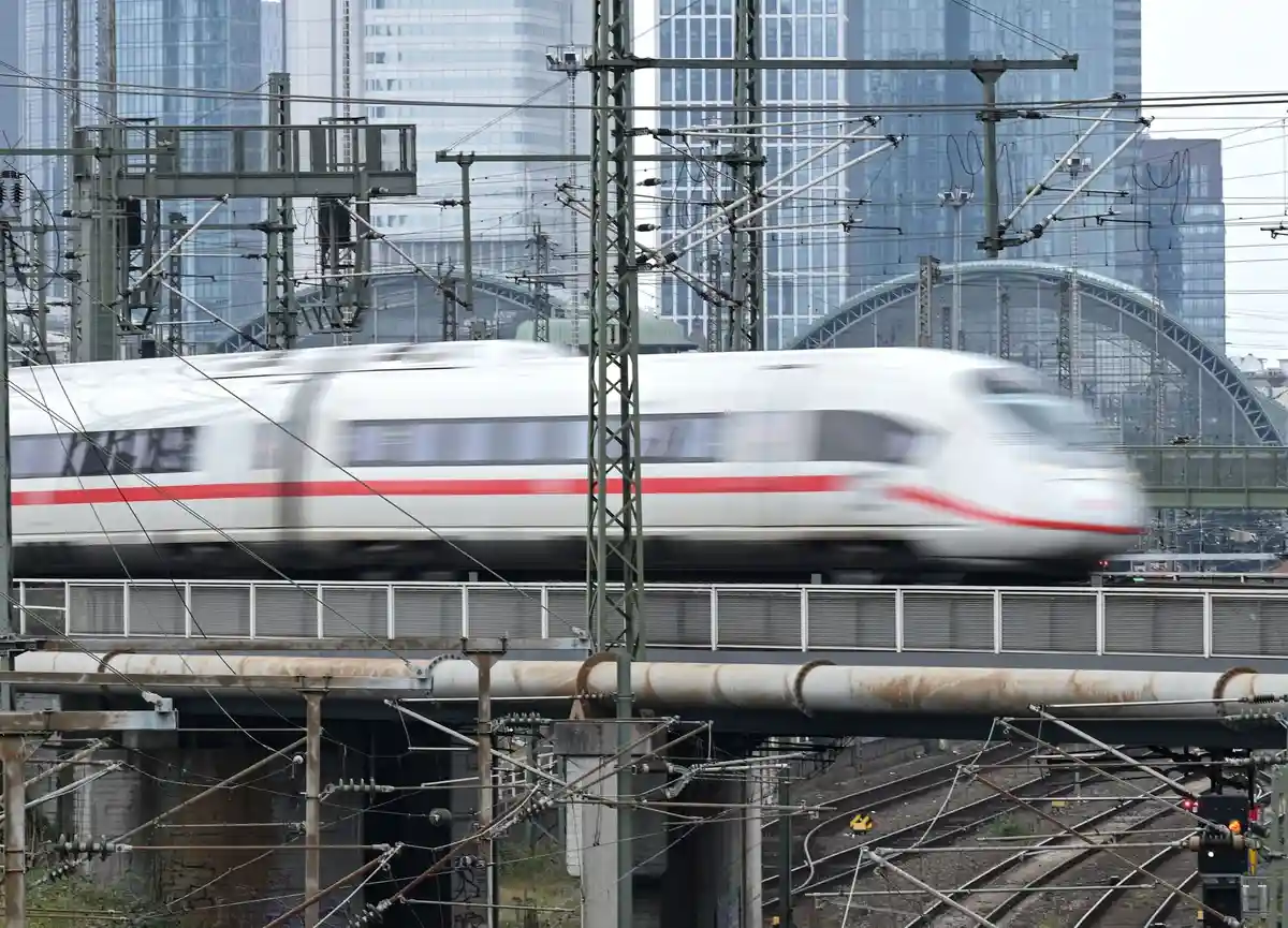 Deutsche Bahn: опоздал каждый третий поезд дальнего следования
