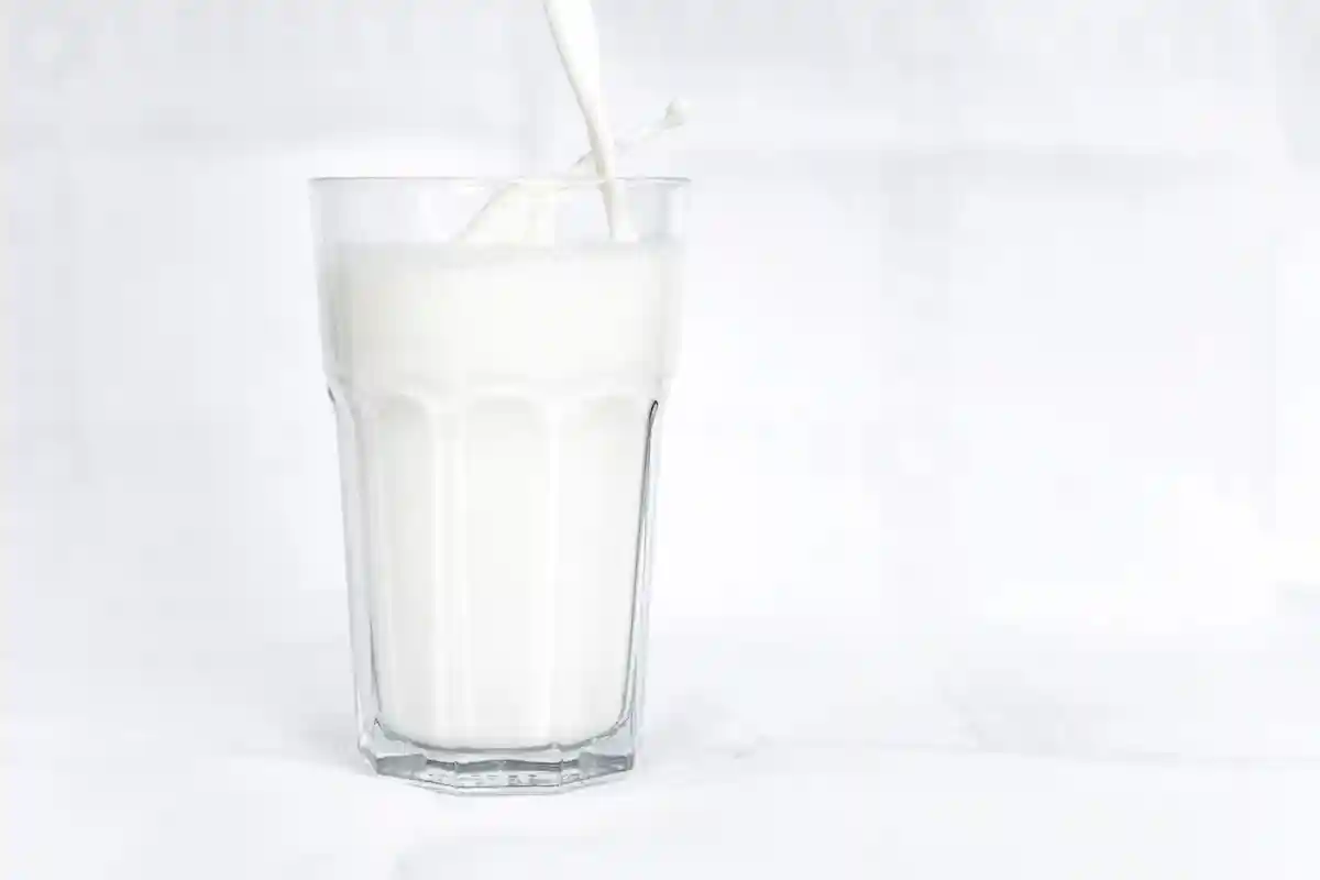 Стакан с молоком