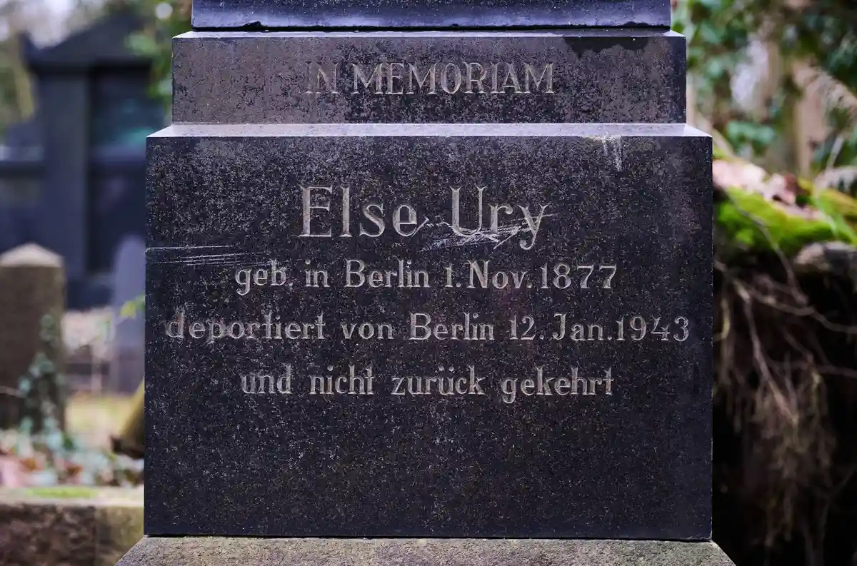 Автор Эльза Ури умерла 80 лет назад.