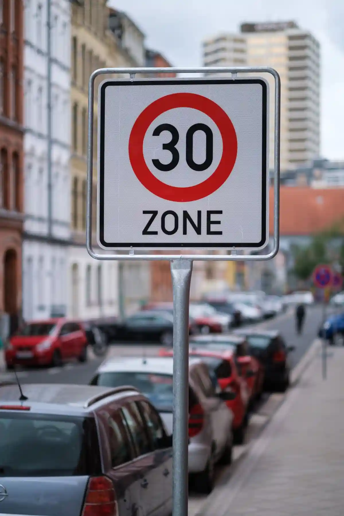 Суд в Карлсруэ: ограничение скорости на автобанах безосновательно