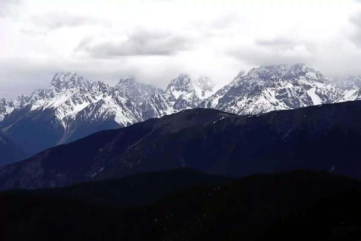 Сход лавины в Тибете: погибли восемь человек
