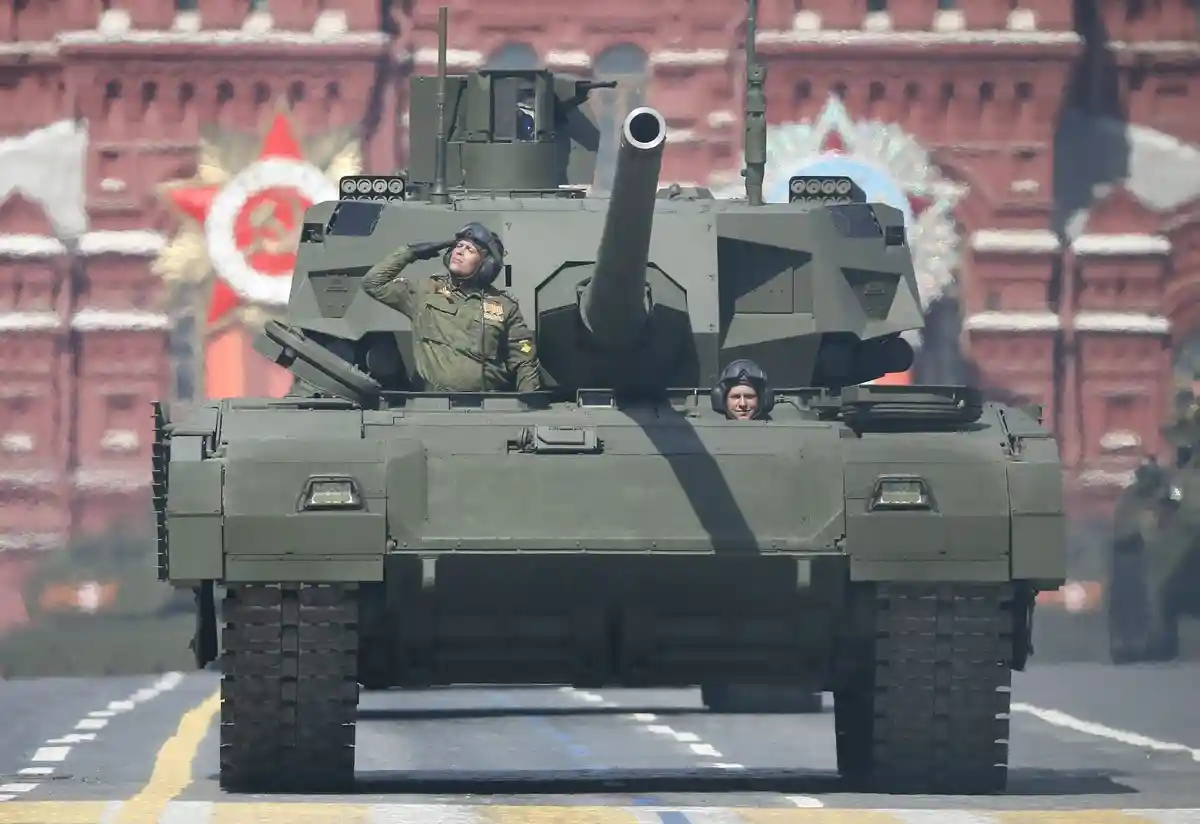 Россия хочет испытать в Украине новейшие танки "Армата"?