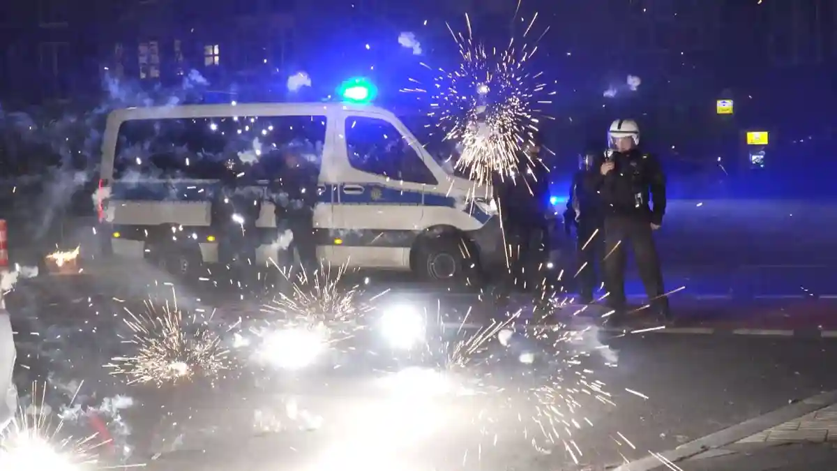 Новогодняя ночь - нападения на силы экстренной помощи в Берлине