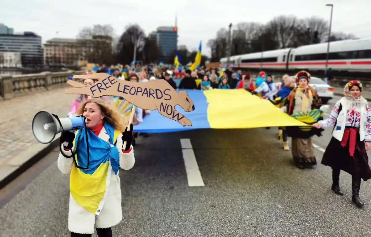 Спрос на поставку танков в Украину на демонстрации в Гамбурге