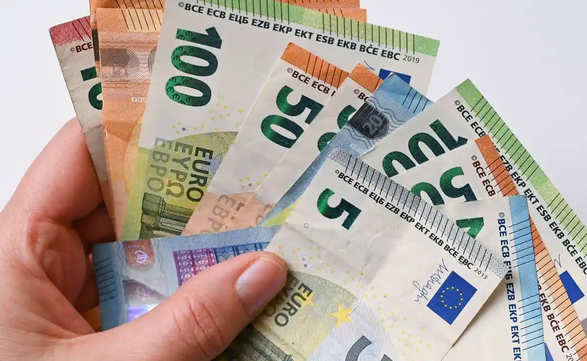 Чи варто зараз відкривати ощадний рахунок у Німеччині?  Фото: Patrick Pleul/dpa-Zentralbild/dpa/Illustration