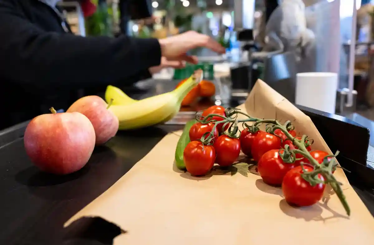 Aldi массово снижает цены на фрукты и овощи. Фото: Sven Hoppe/dpa
