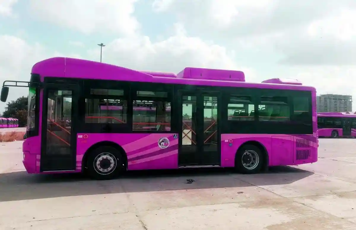 Пакистан вводит первые автобусные маршруты для женщин